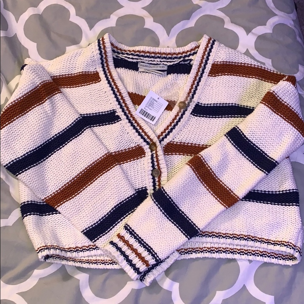 URBAN OUTFITTERS Cropped Sweater w Buttons